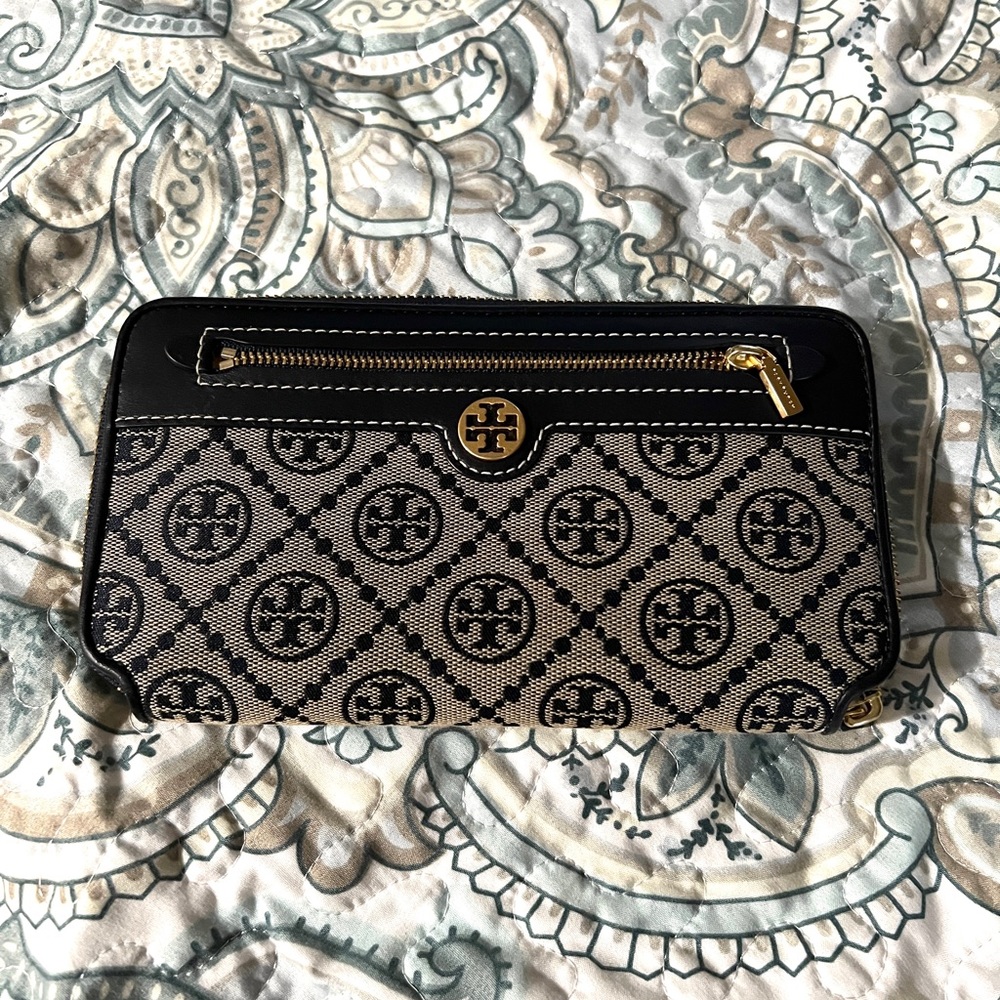 Tory Burch Wallet Never Used